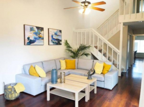Entire 3 Bedroom Home Near Downtown King bed
